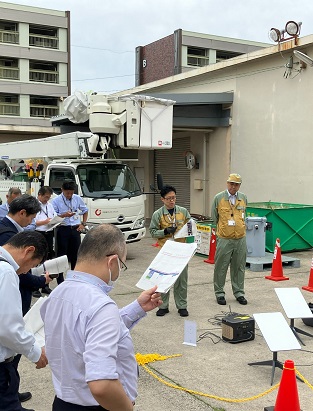 衛星通信機器の説明会のイメージ